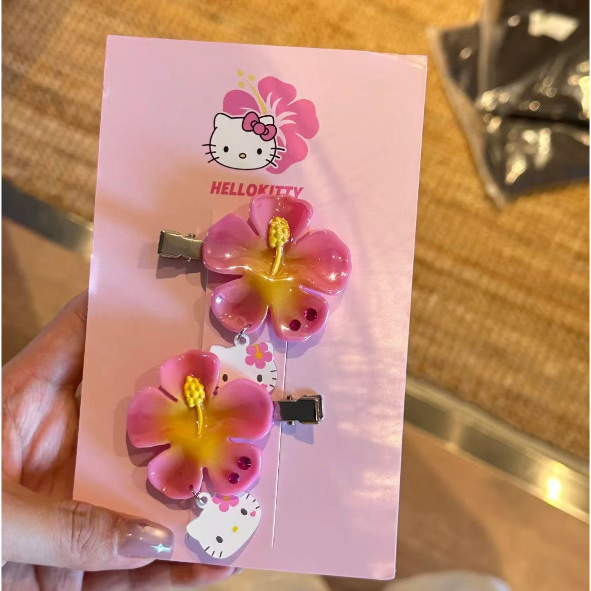 Women Accessories Wholesale - กิ๊บติดผมลายดอกไม้เฮลโลคิตตี้ ซานริโอ้ น่ารัก สีชมพู ลายดอกชบา เครื่องประดับผมสำหรับฤดูร้อน