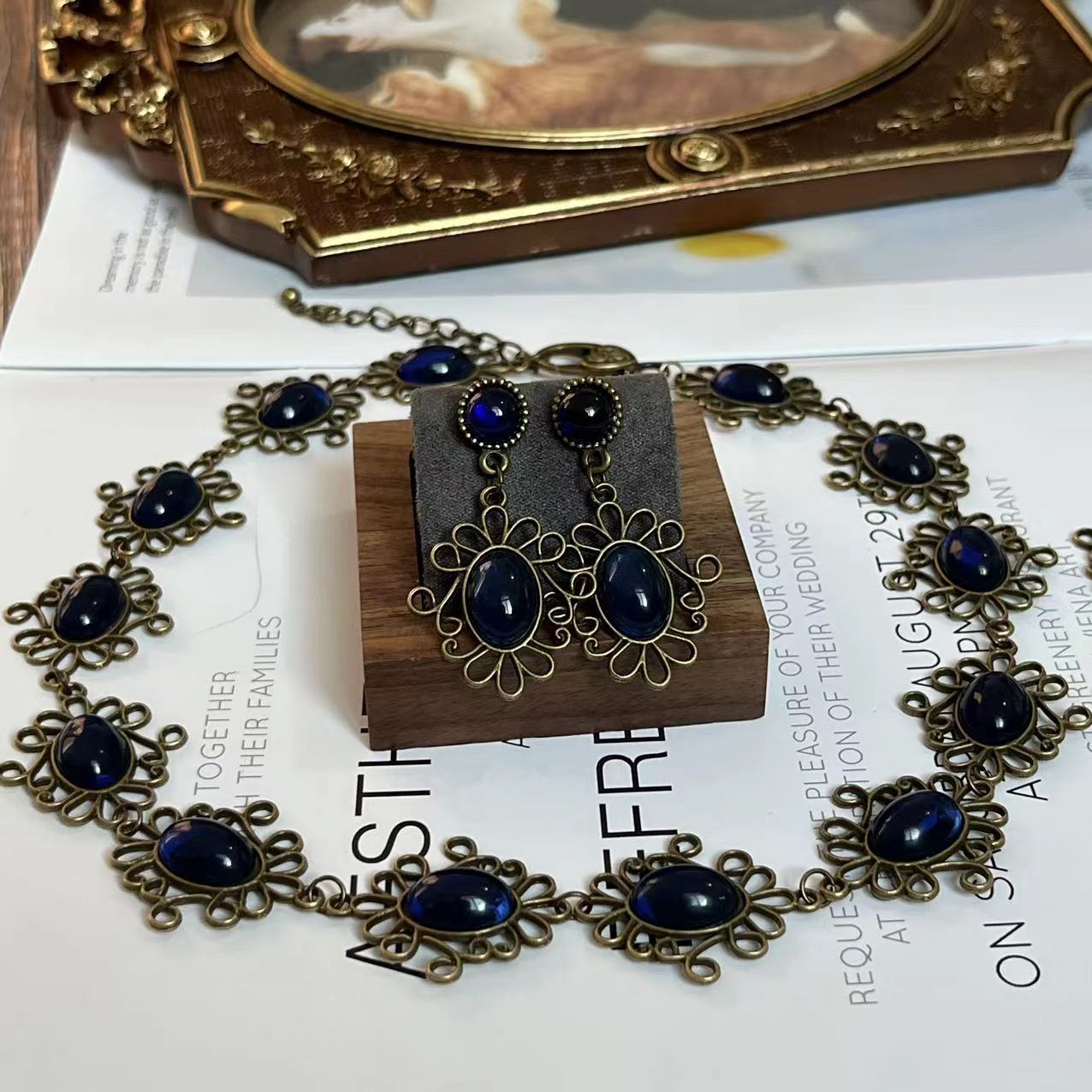 ประวัติศาสตร์ Queen Anne Boley - Women'S Red Accessories บทวิจารณ์และราคา