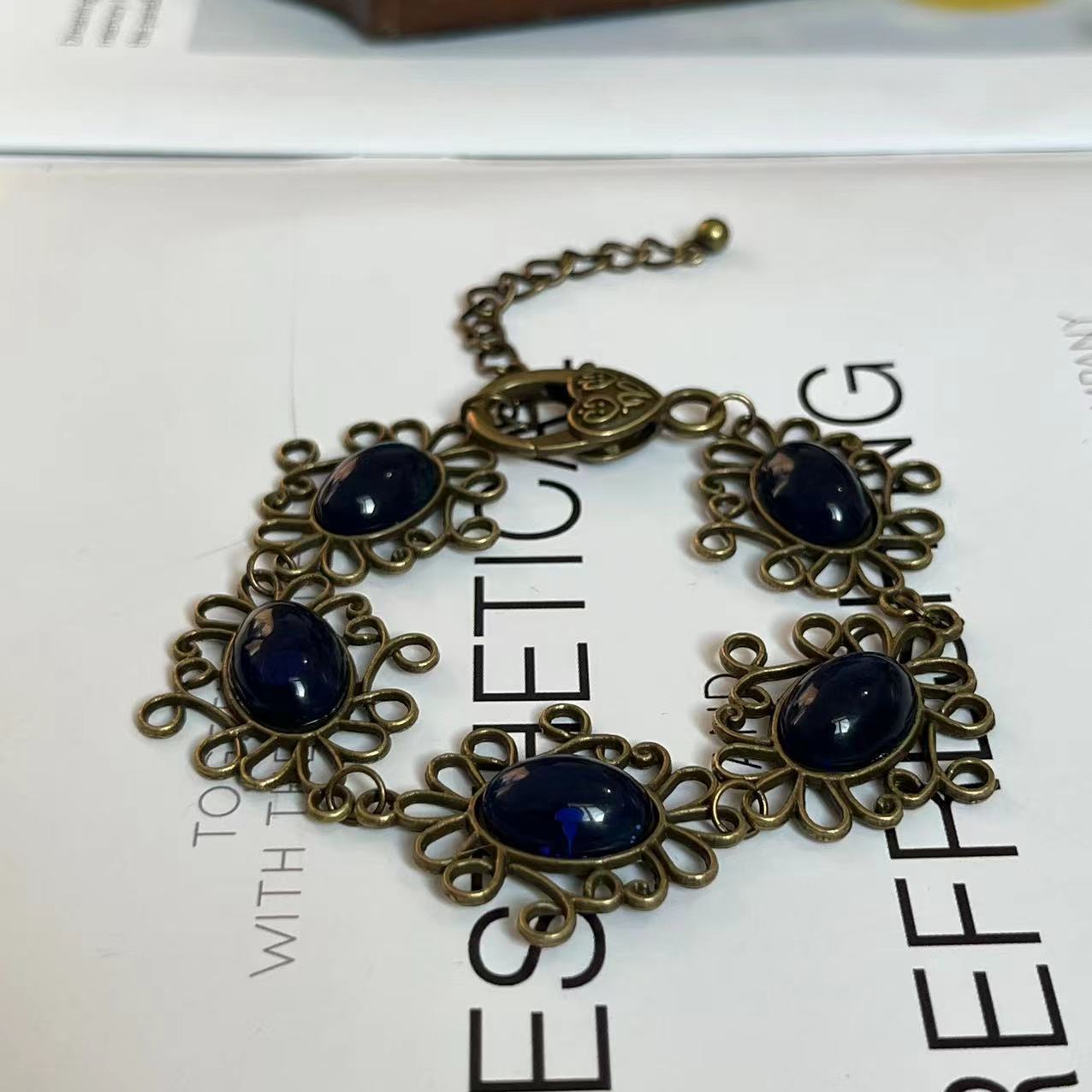 ประวัติศาสตร์ Queen Anne Boley - Women'S Red Accessories บทวิจารณ์และราคา